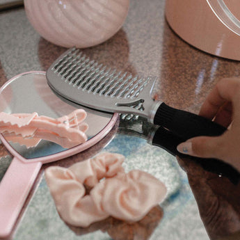 Detangling Comb Vanity Mirror Kareco